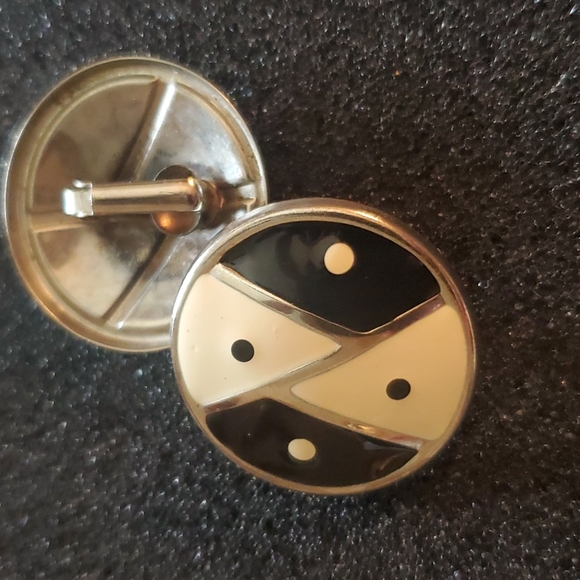 Very cool black & white vintage clip on earrings - Picture 3 of 3